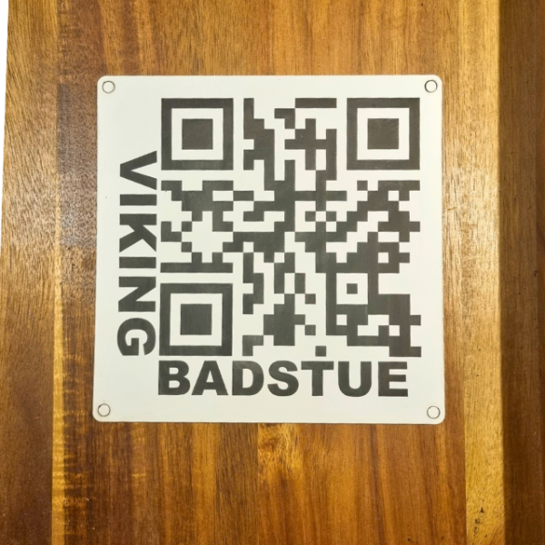 qr ckode på trevegg